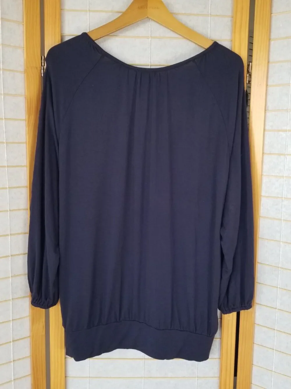 Patriotic Carmen Marc Valvo Navy Blue Tunic Top Size Large Sleeve Cutouts Boho - Picture 11 of 11